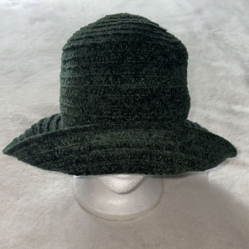 Vintage - Betmar New York Emerald Green Velvet Hat